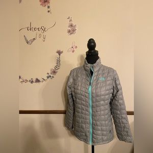 🐝 relisted Like new North face coat